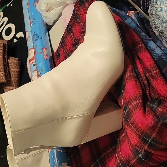 Off White ankle Boots by  Worthington - Picture 1 of 6